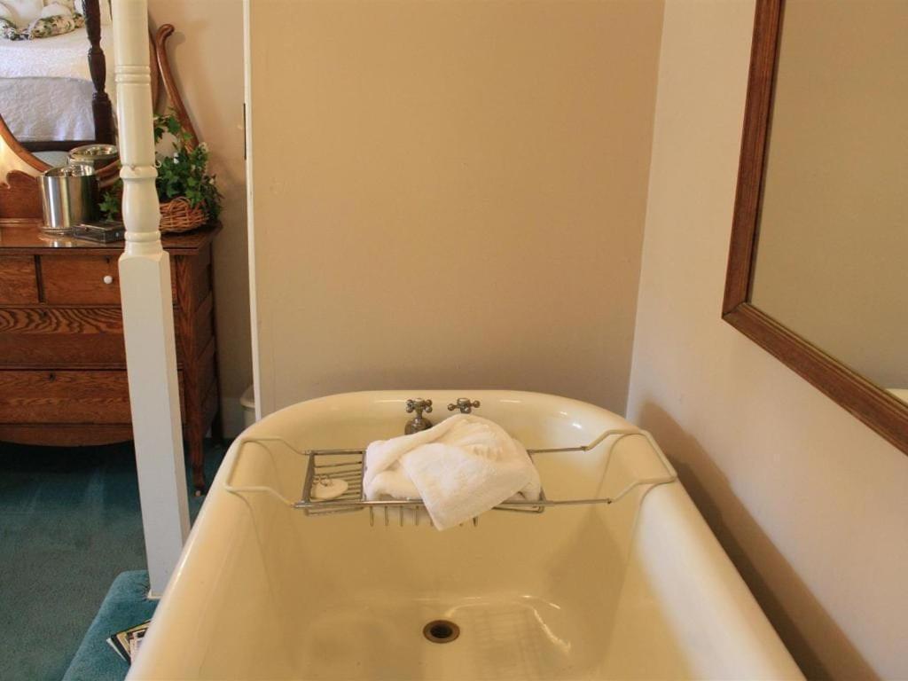 Red Rocker Inn photo 54