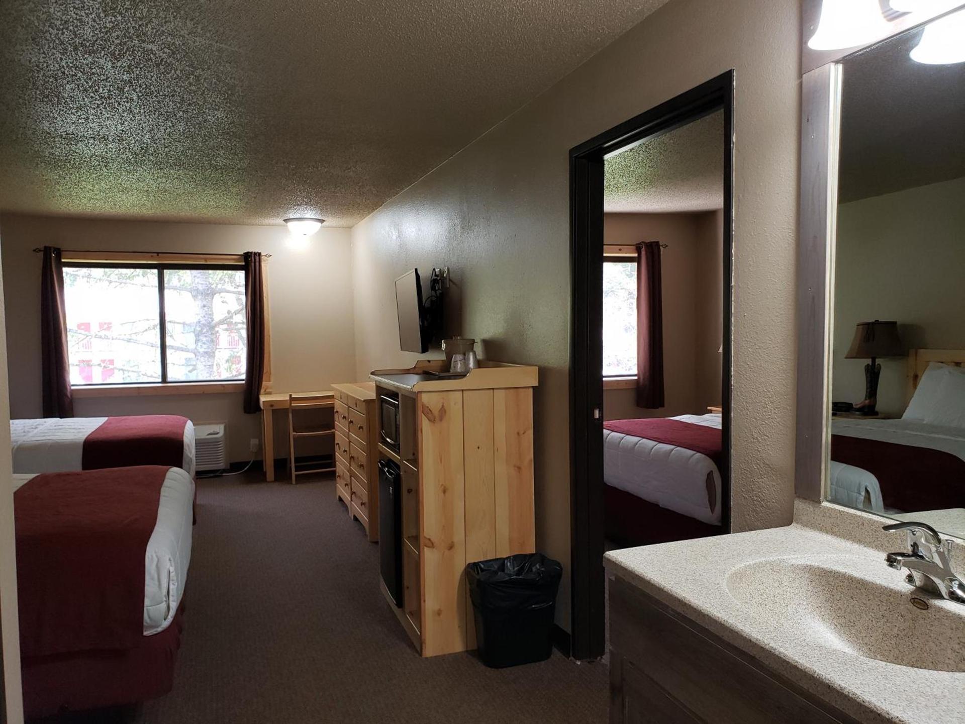 Woodside Dells Hotel & Suites photo 35