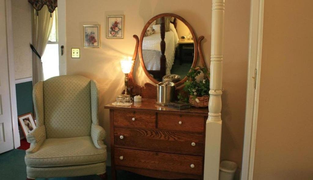 Red Rocker Inn photo 35