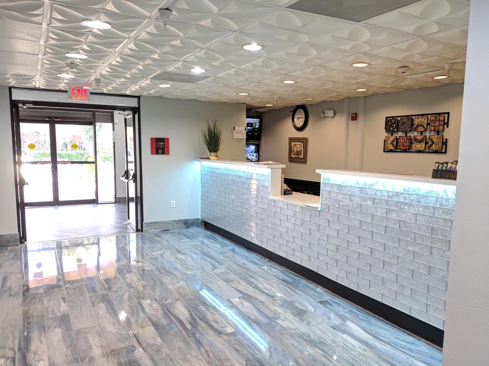 Wingate by Wyndham Humble/Houston Intercontinental Airport photo 2