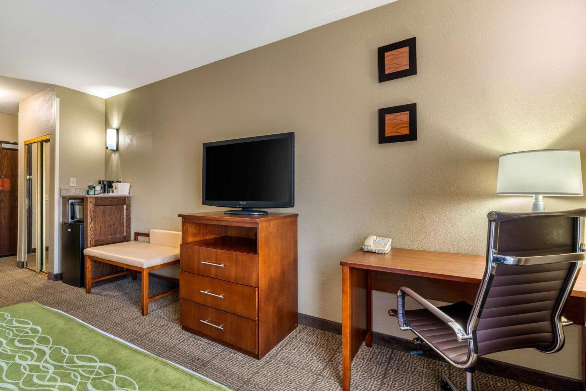 Comfort Inn & Suites Sacramento - University Area photo 39