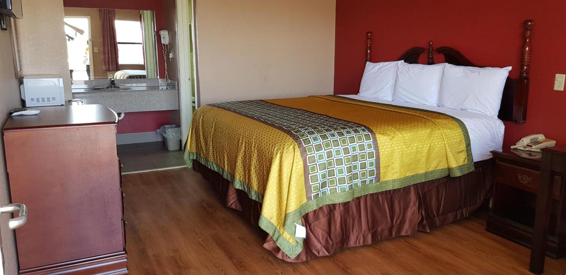 Deluxe Inn photo 9
