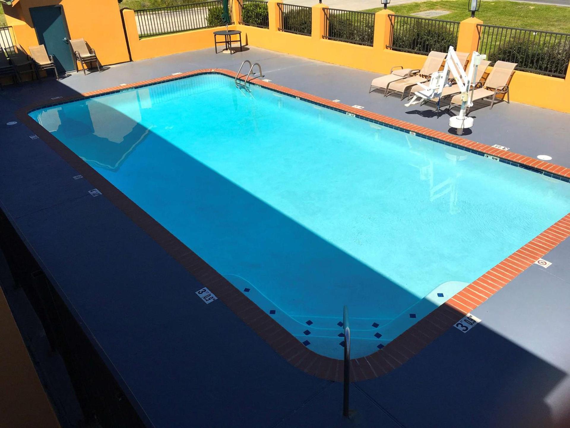 Americas Best Value Inn Denham Springs photo 12