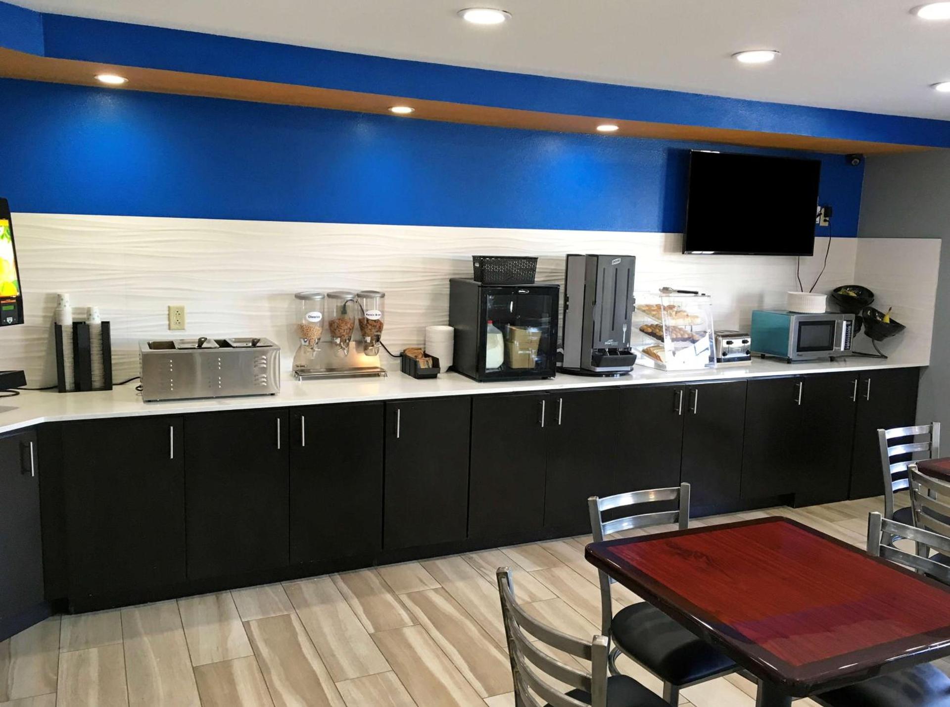 Americas Best Value Inn Denham Springs photo 15