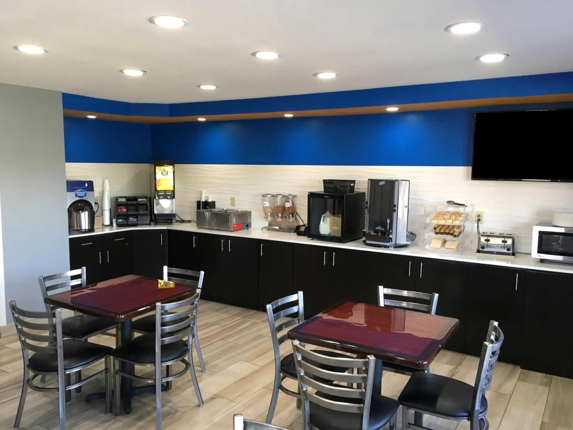 Americas Best Value Inn Denham Springs photo 17