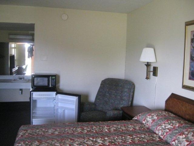 Red Carpet Inn (formerly Royal Inn) photo 13