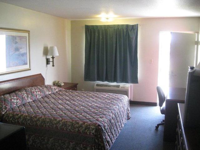 Red Carpet Inn (formerly Royal Inn) photo 15