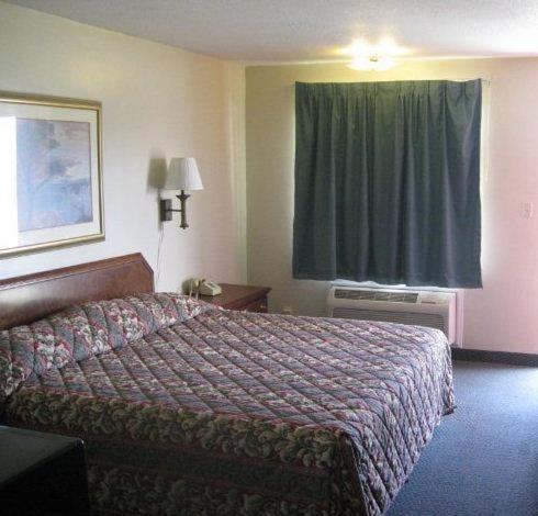 Red Carpet Inn (formerly Royal Inn) photo 17