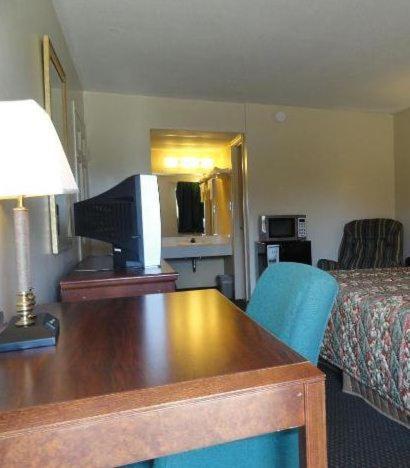 Red Carpet Inn (formerly Royal Inn) photo 19