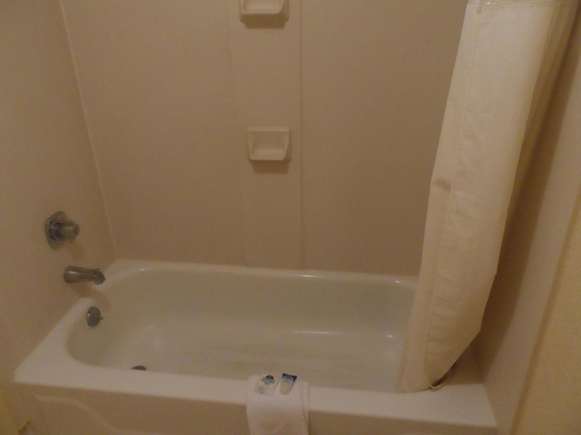 American Inn Evansville East photo 11