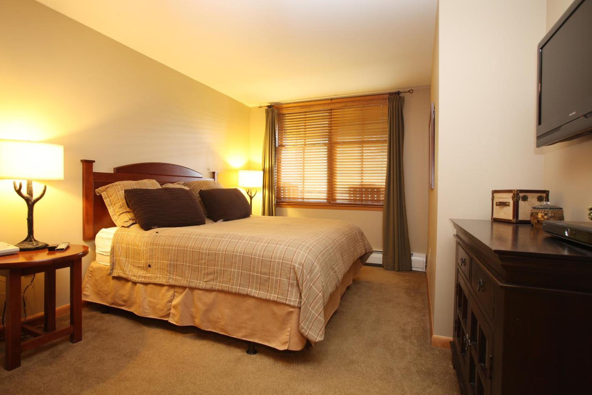 Zephyr Mountain Lodge photo 29