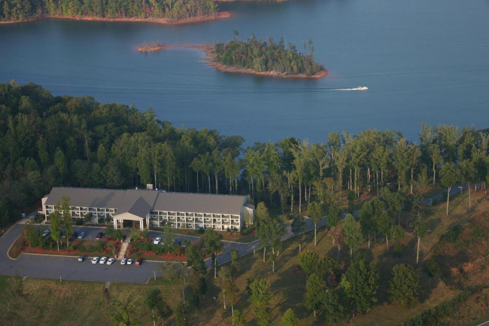 Lake Chatuge Lodge photo 35