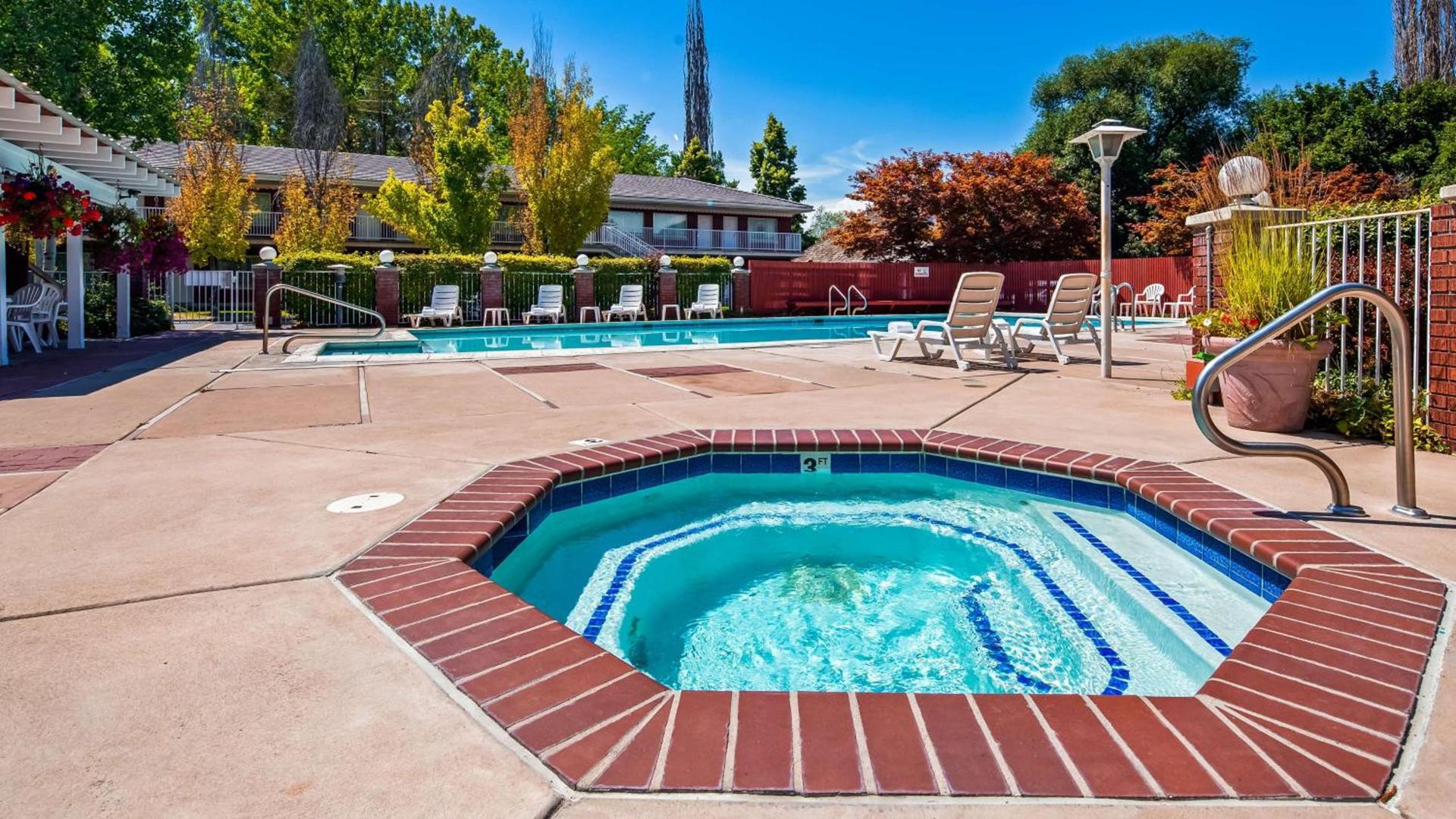 Baugh Motel, SureStay Collection by Best Western photo 2