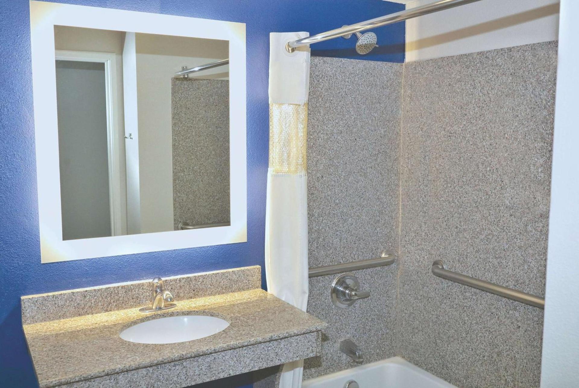 La Quinta by Wyndham NE Long Beach/Cypress photo 21