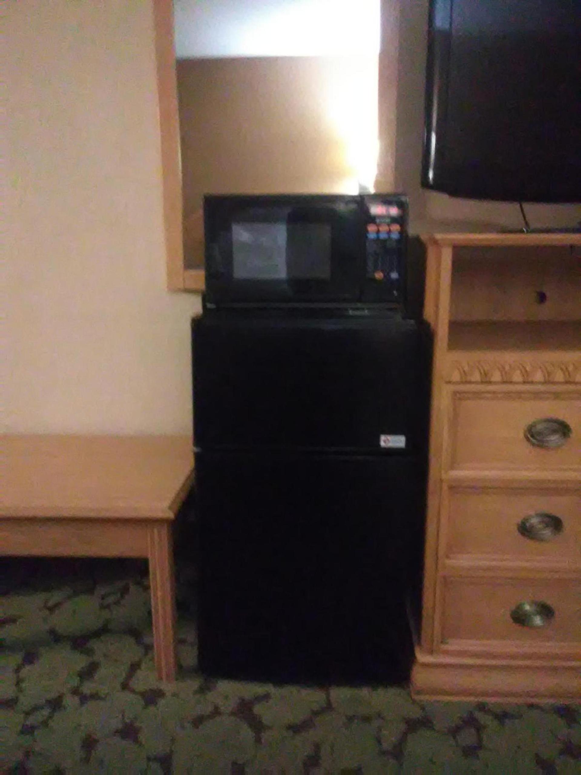 Travelodge by Wyndham Bloomington photo 12