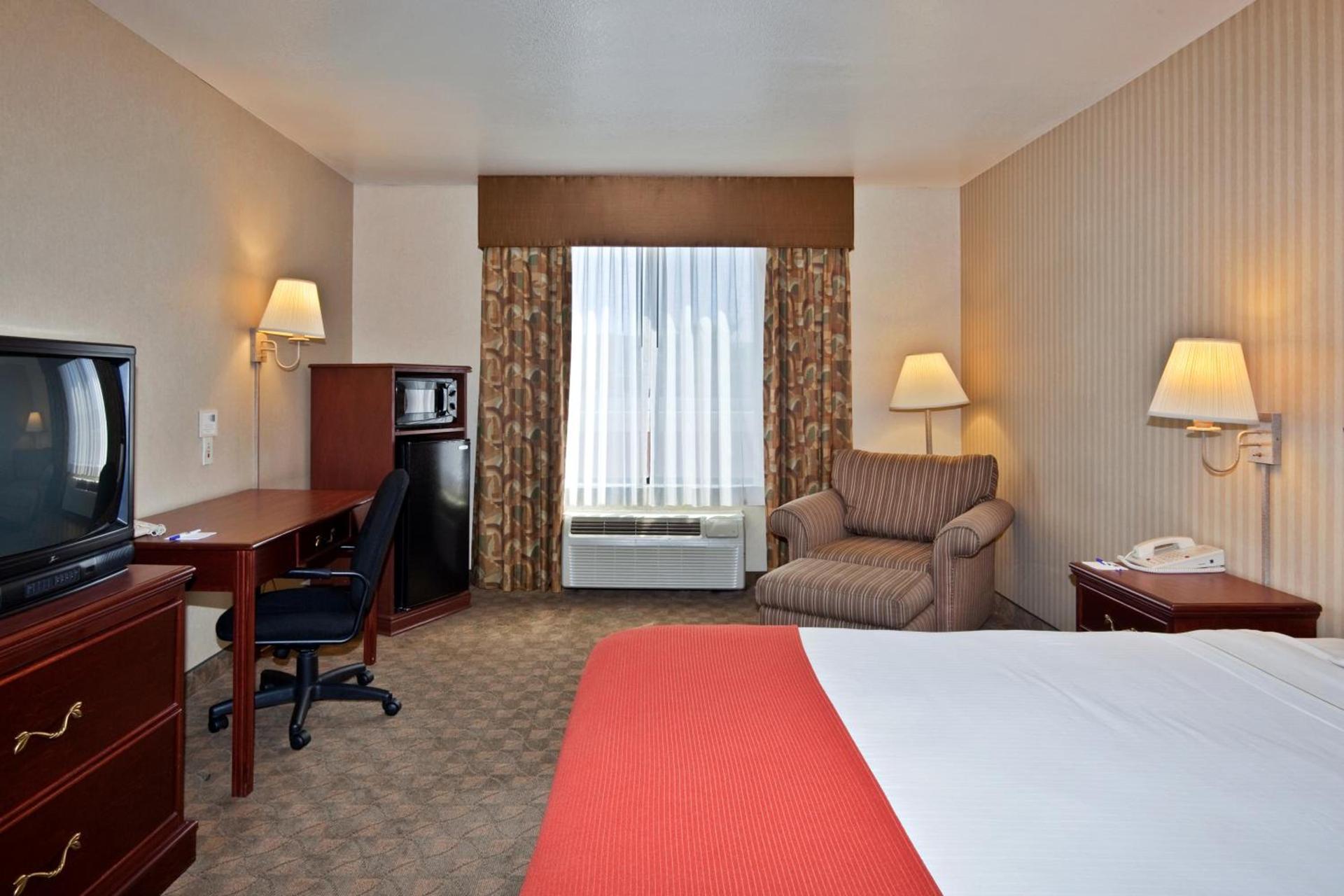 Holiday Inn Express Hotel and Suites - Henderson by IHG photo 3