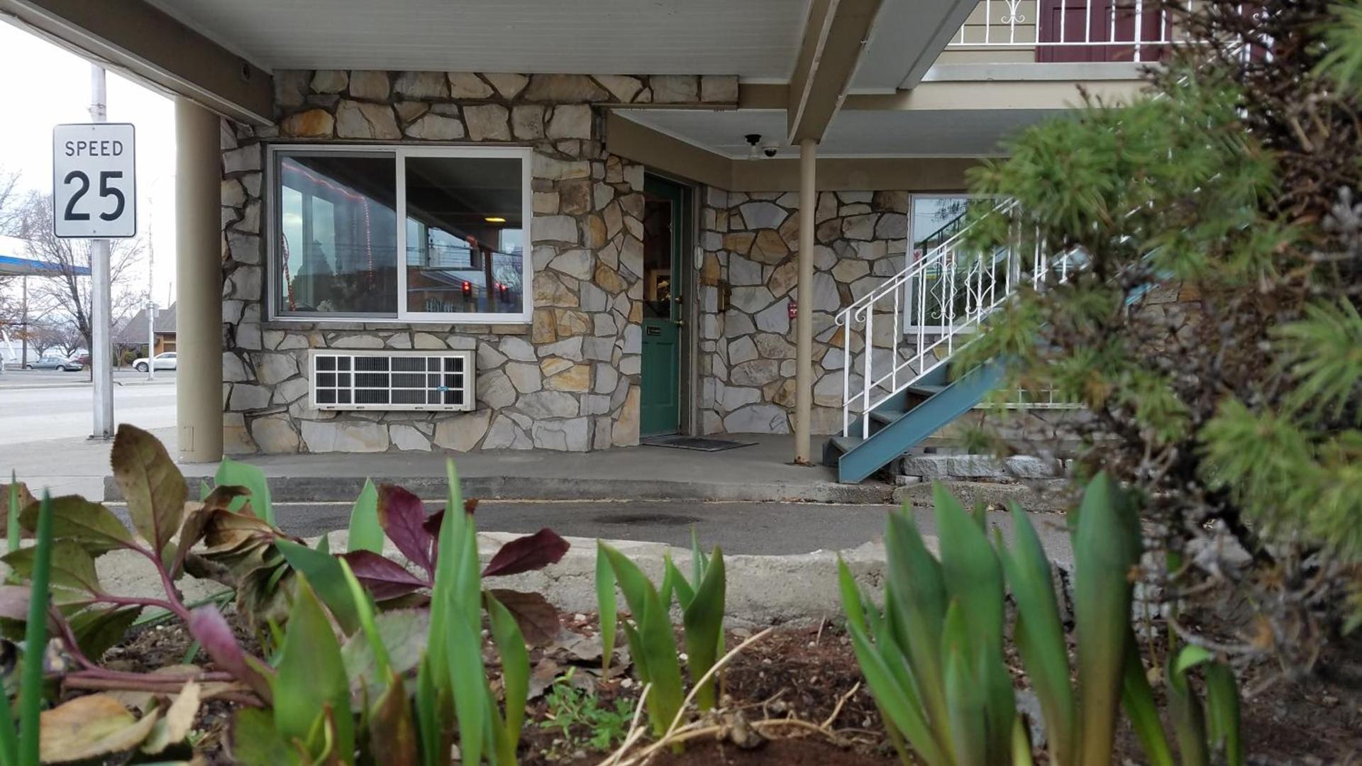 Royal Motor Inn photo 2