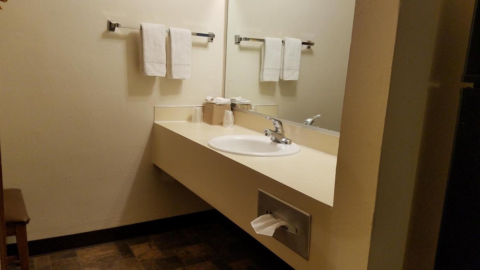 Royal Motor Inn photo 4