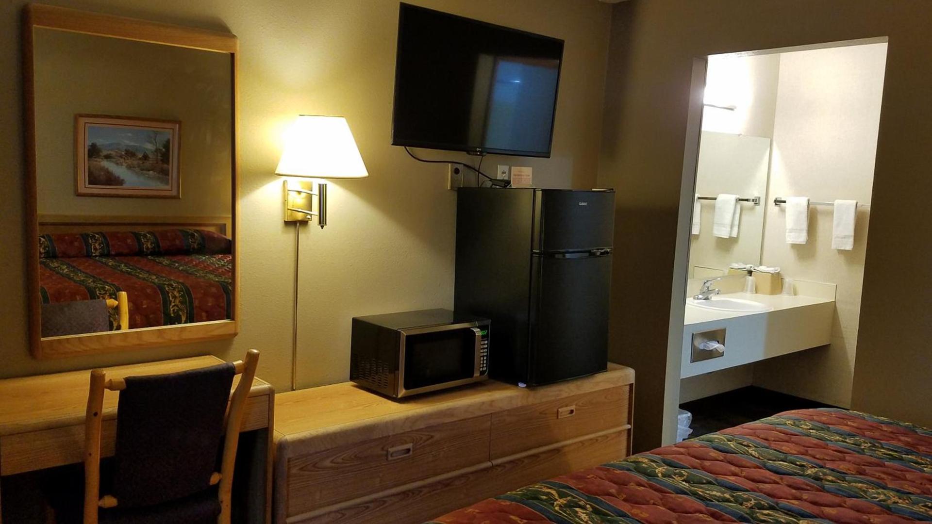 Royal Motor Inn photo 7