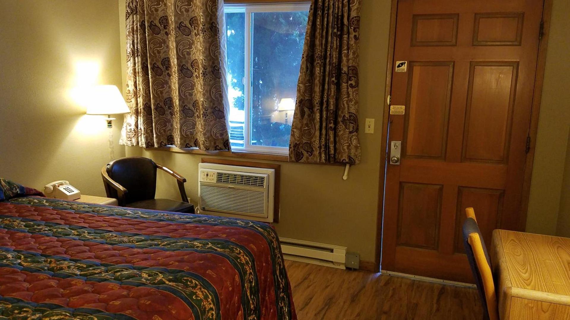 Royal Motor Inn photo 8
