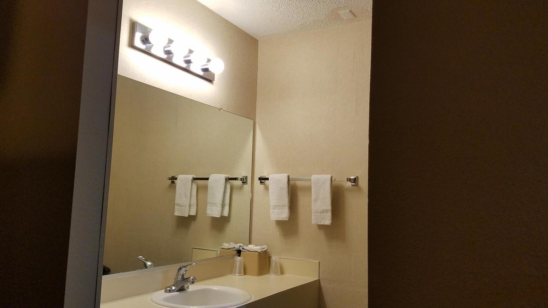 Royal Motor Inn photo 10