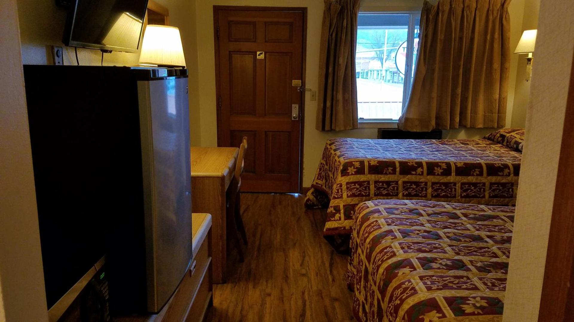 Royal Motor Inn photo 13