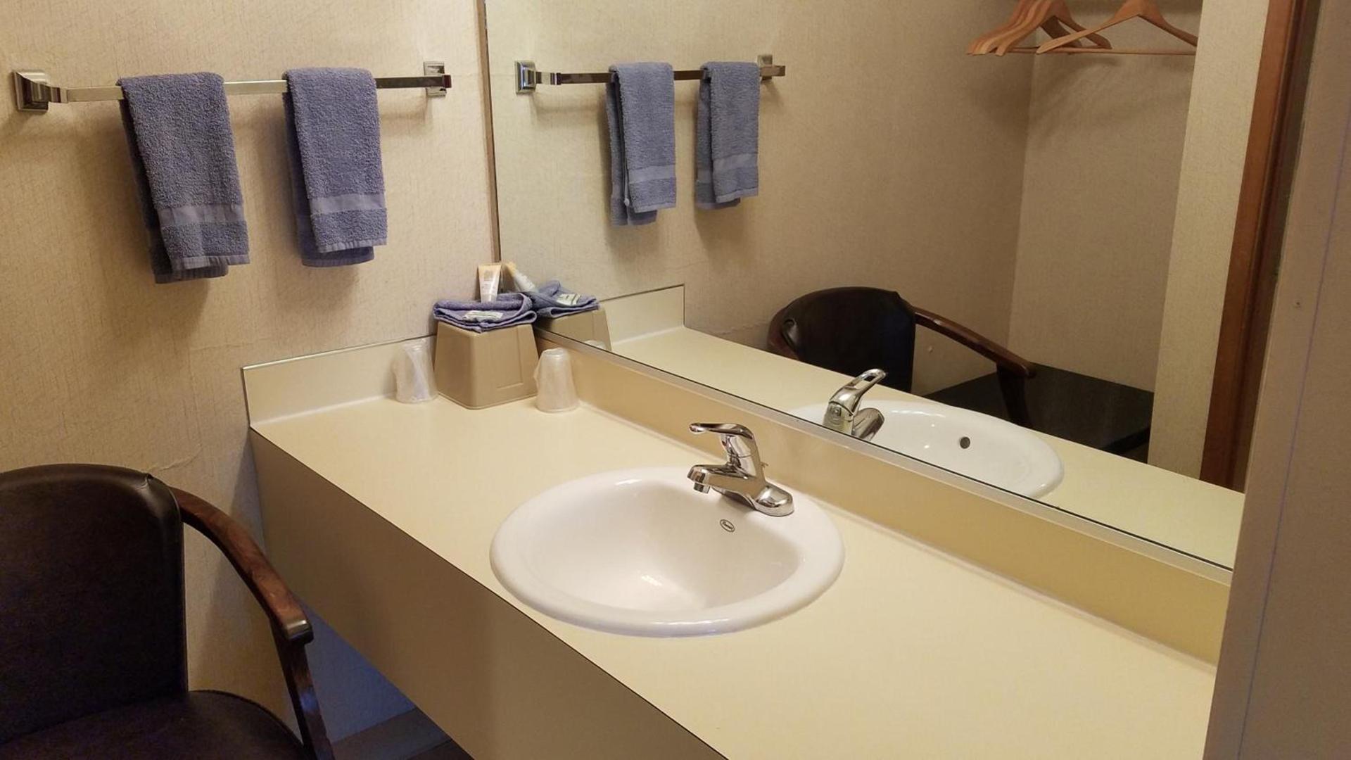 Royal Motor Inn photo 15