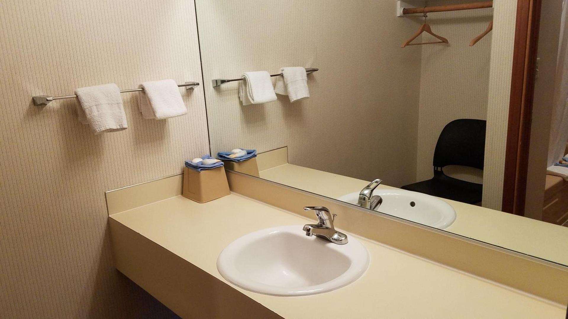 Royal Motor Inn photo 19