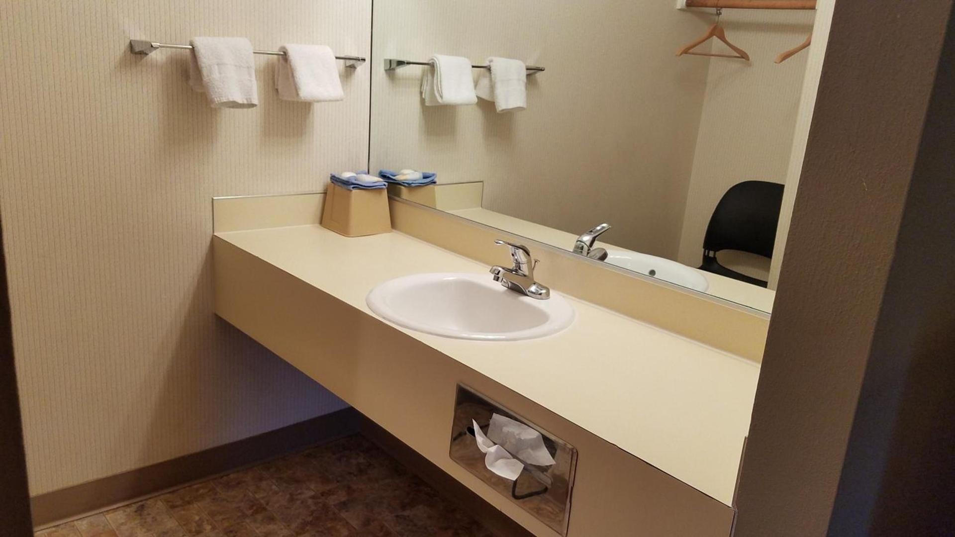 Royal Motor Inn photo 20