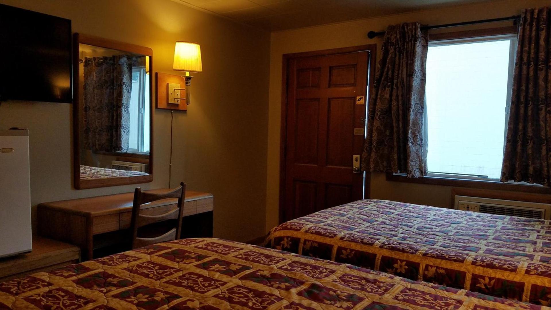 Royal Motor Inn photo 21