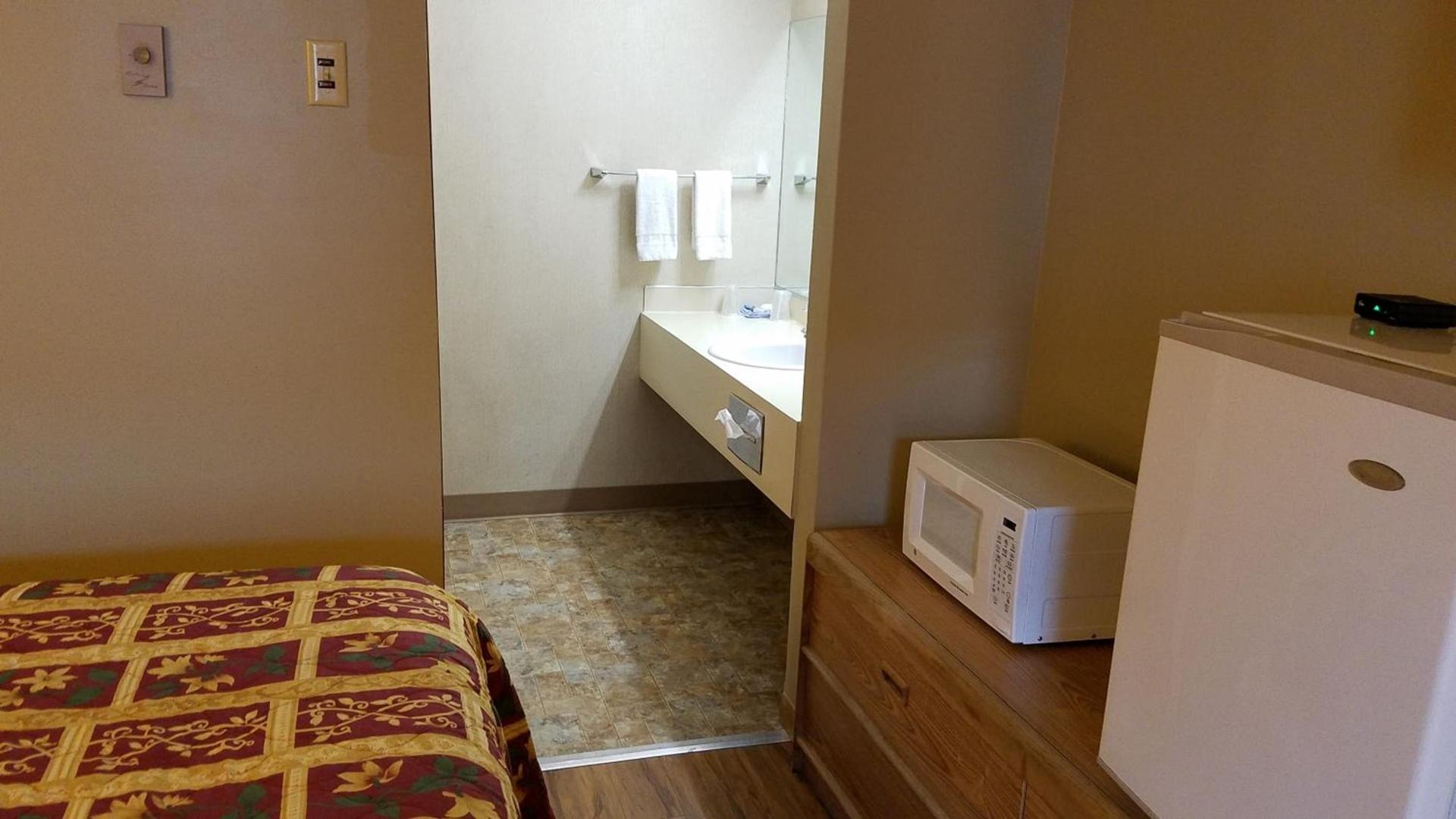 Royal Motor Inn photo 23