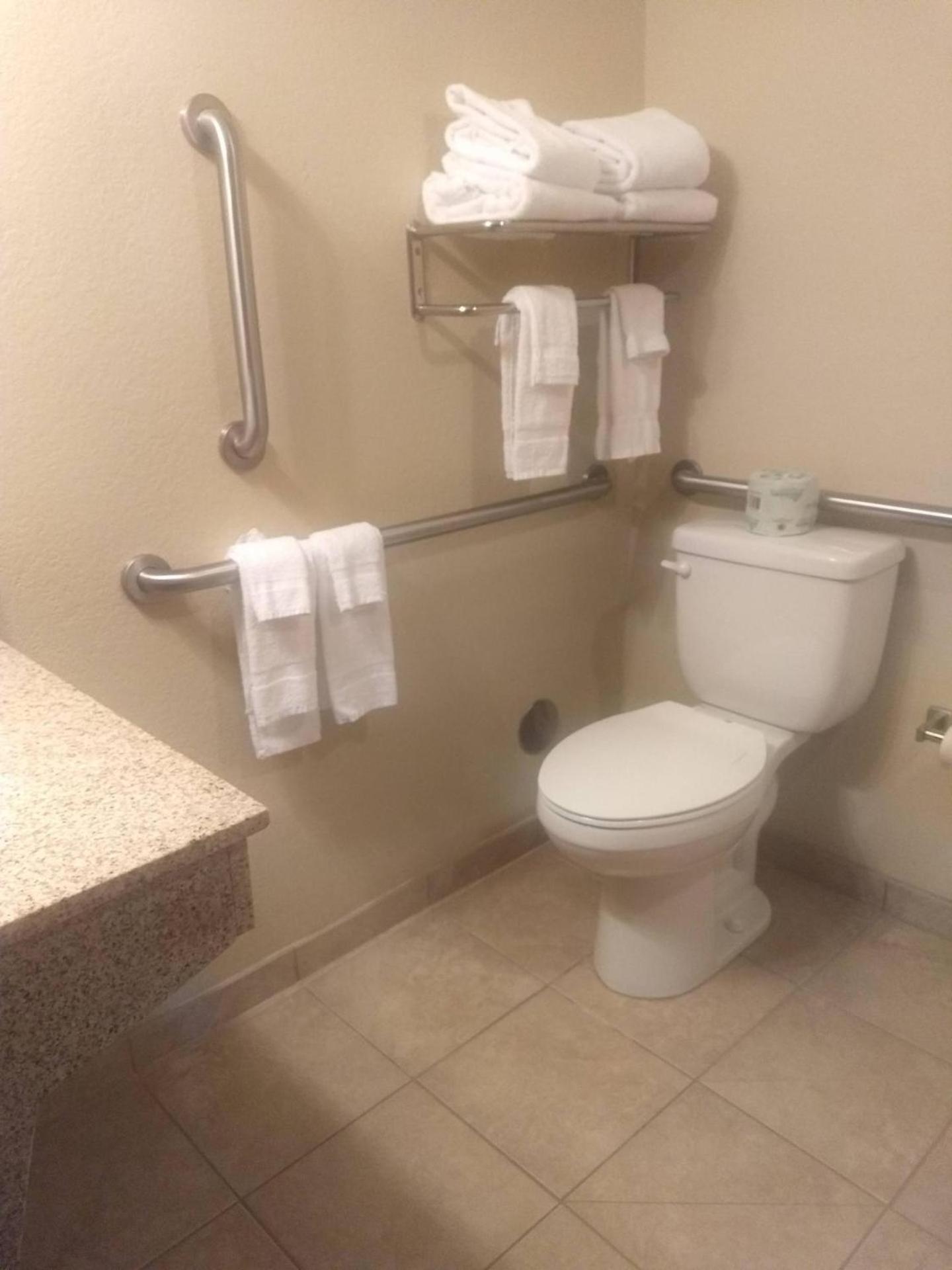 AmeriVu inn and Suites - Crookston photo 15