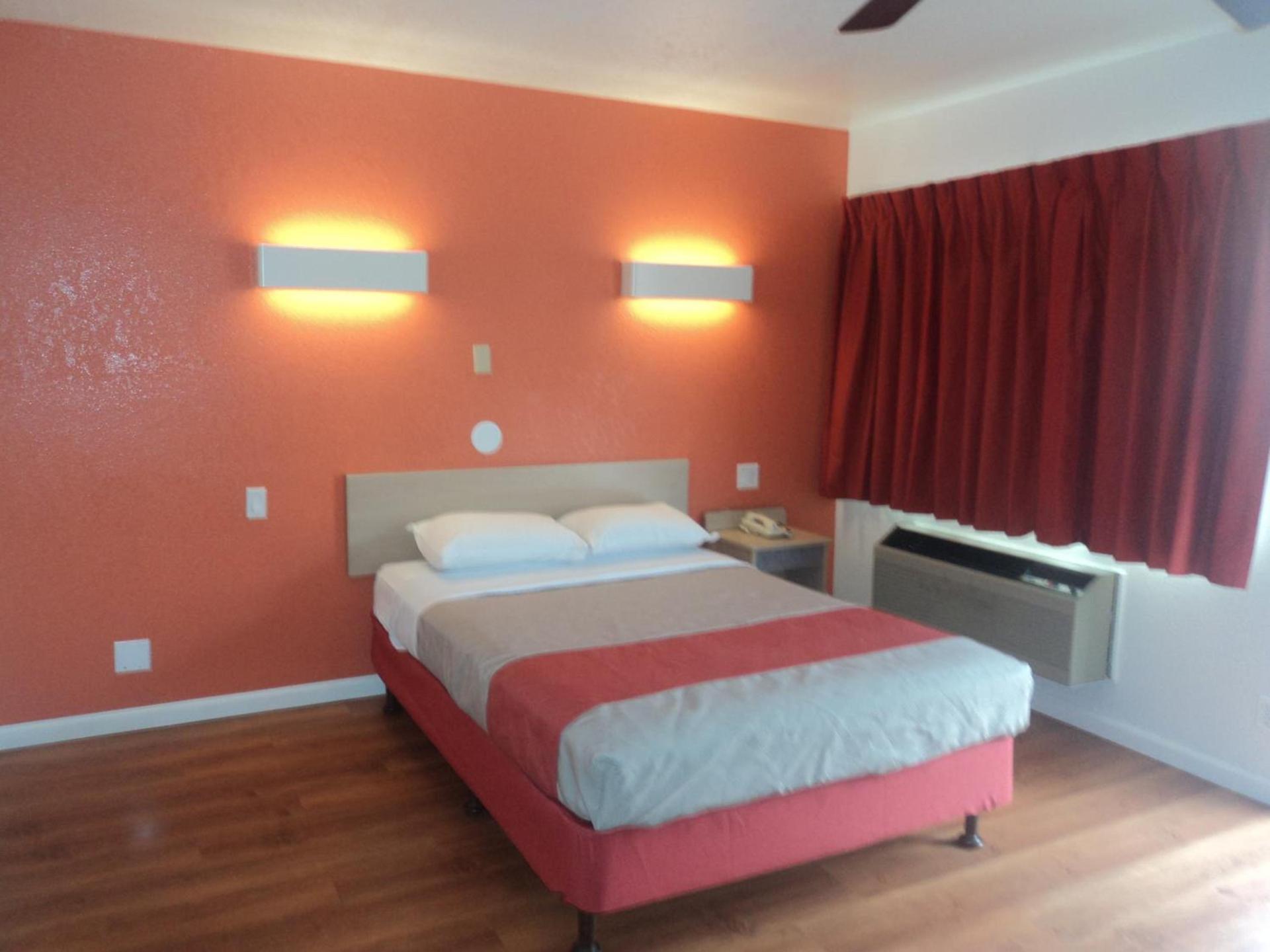 Motel 6 Albuquerque Northeast photo 30