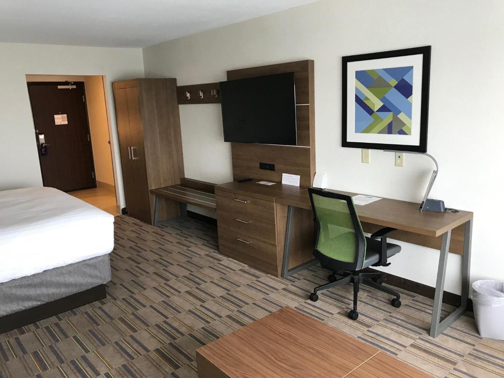 Holiday Inn Express & Suites - Pittsburgh - Monroeville by IHG photo 16