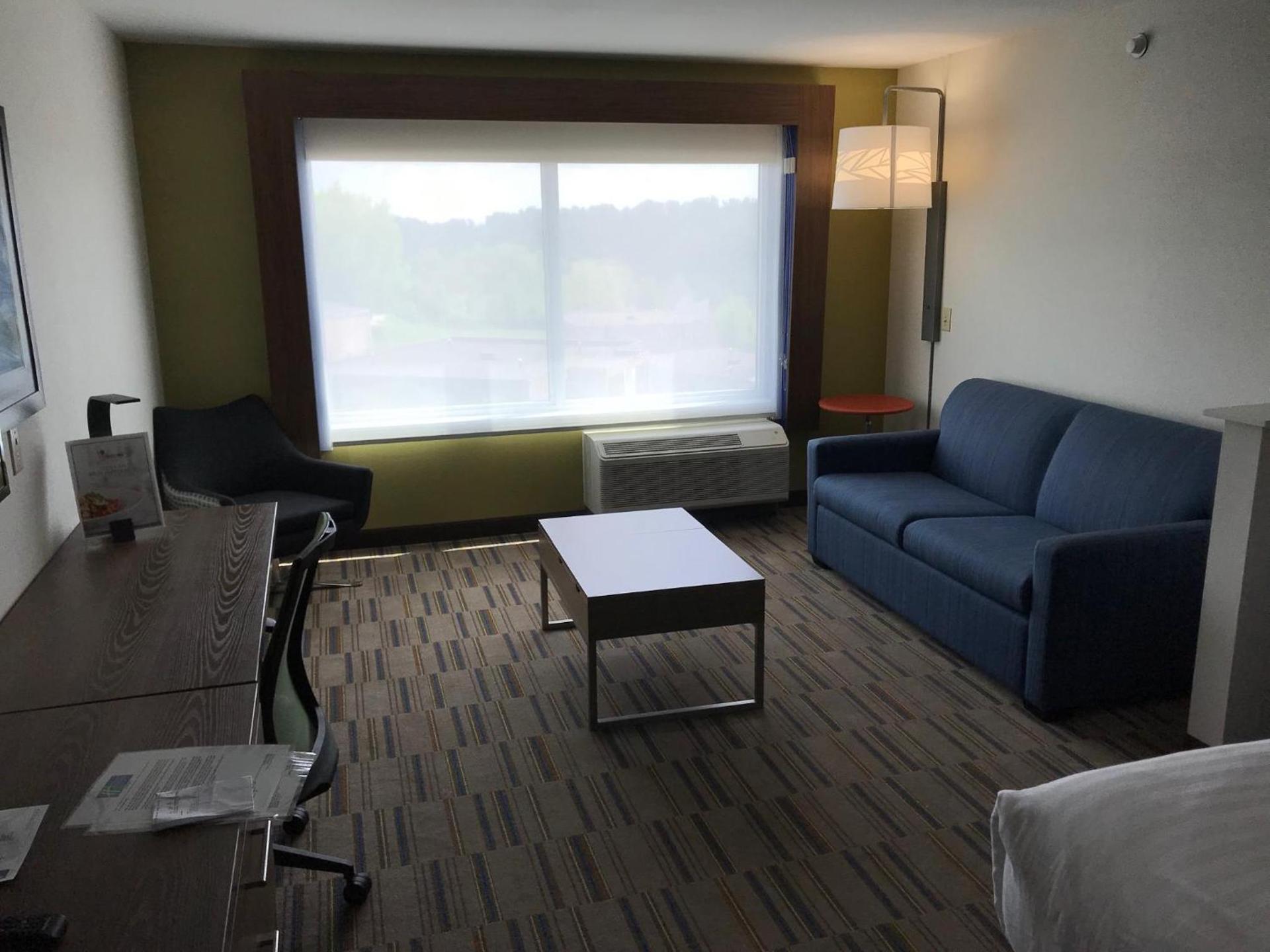 Holiday Inn Express & Suites - Pittsburgh - Monroeville by IHG photo 17