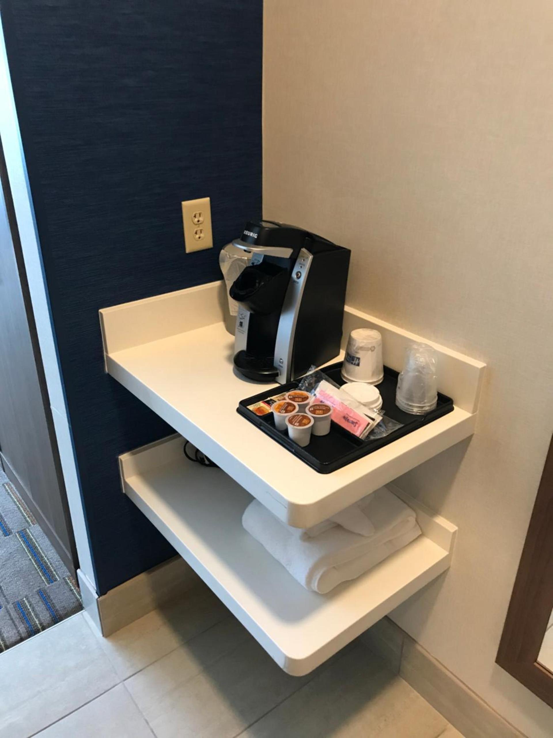 Holiday Inn Express & Suites - Pittsburgh - Monroeville by IHG photo 9