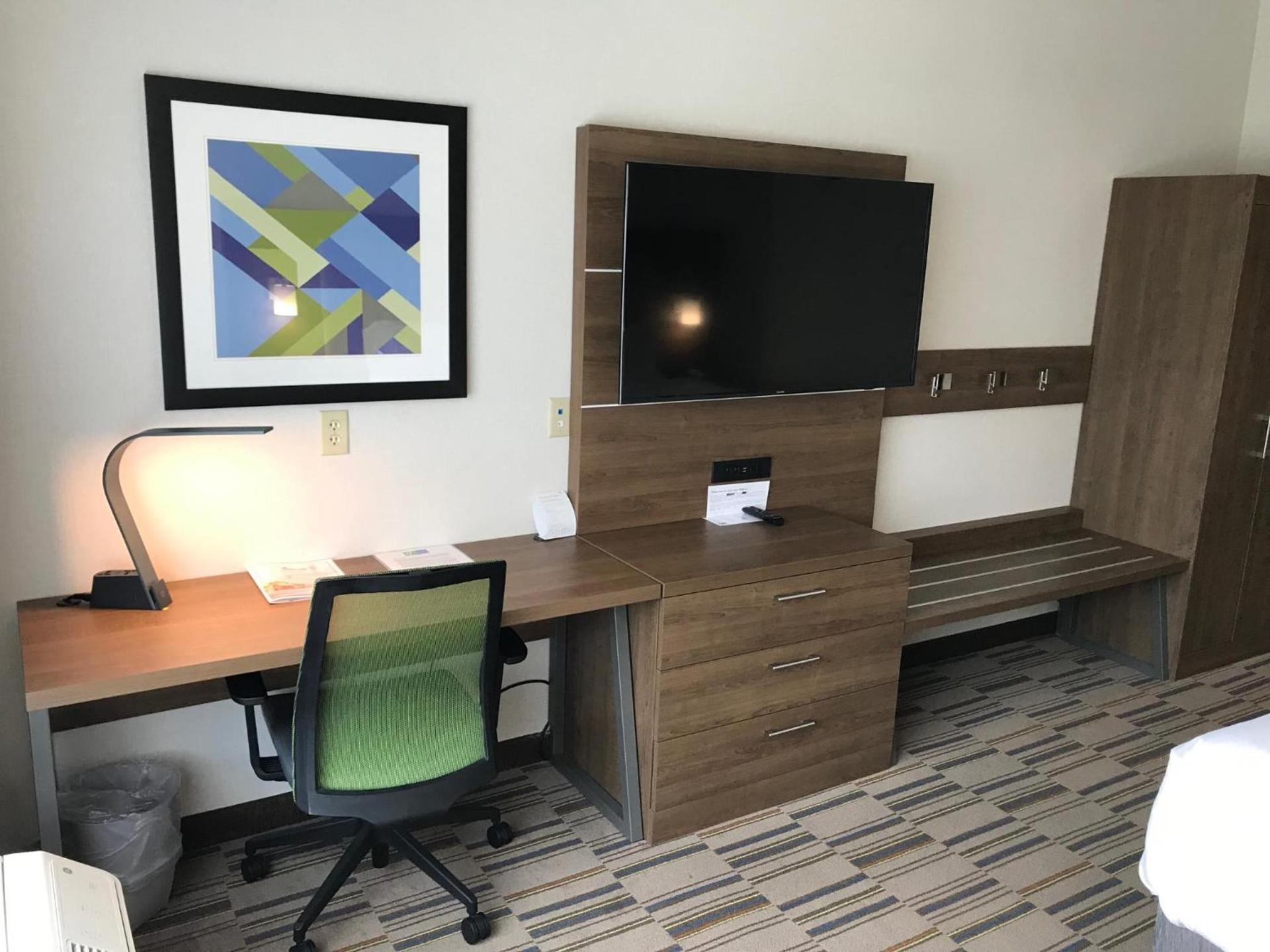 Holiday Inn Express & Suites - Pittsburgh - Monroeville by IHG photo 8