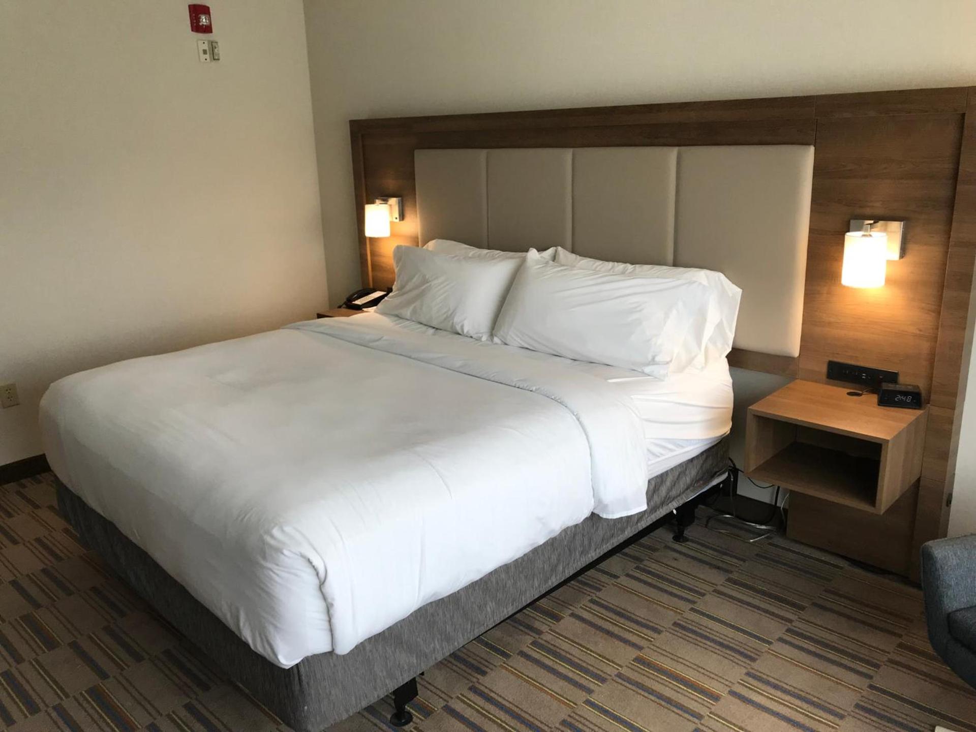 Holiday Inn Express & Suites - Pittsburgh - Monroeville by IHG photo 10
