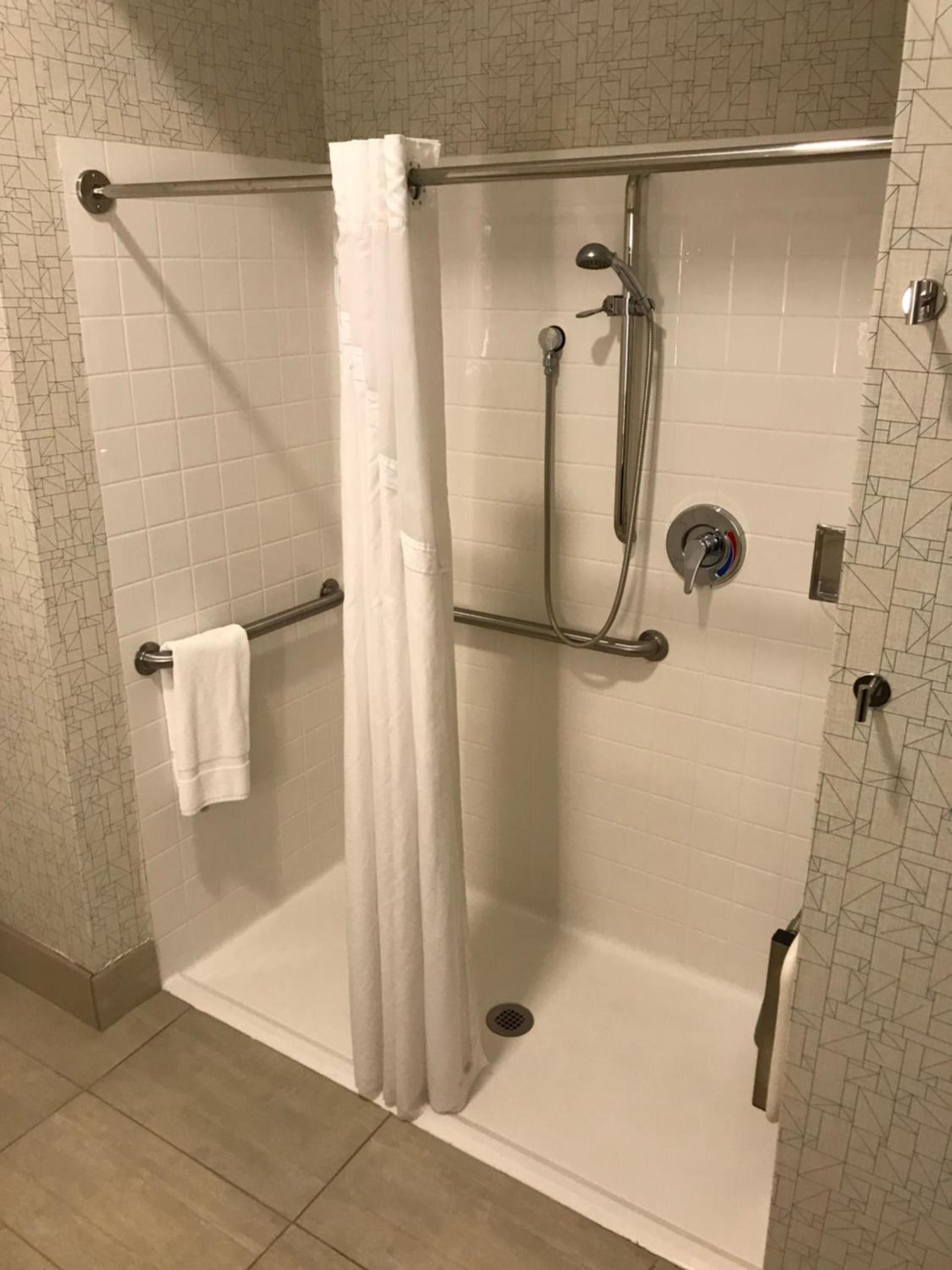 Holiday Inn Express & Suites - Pittsburgh - Monroeville by IHG photo 12