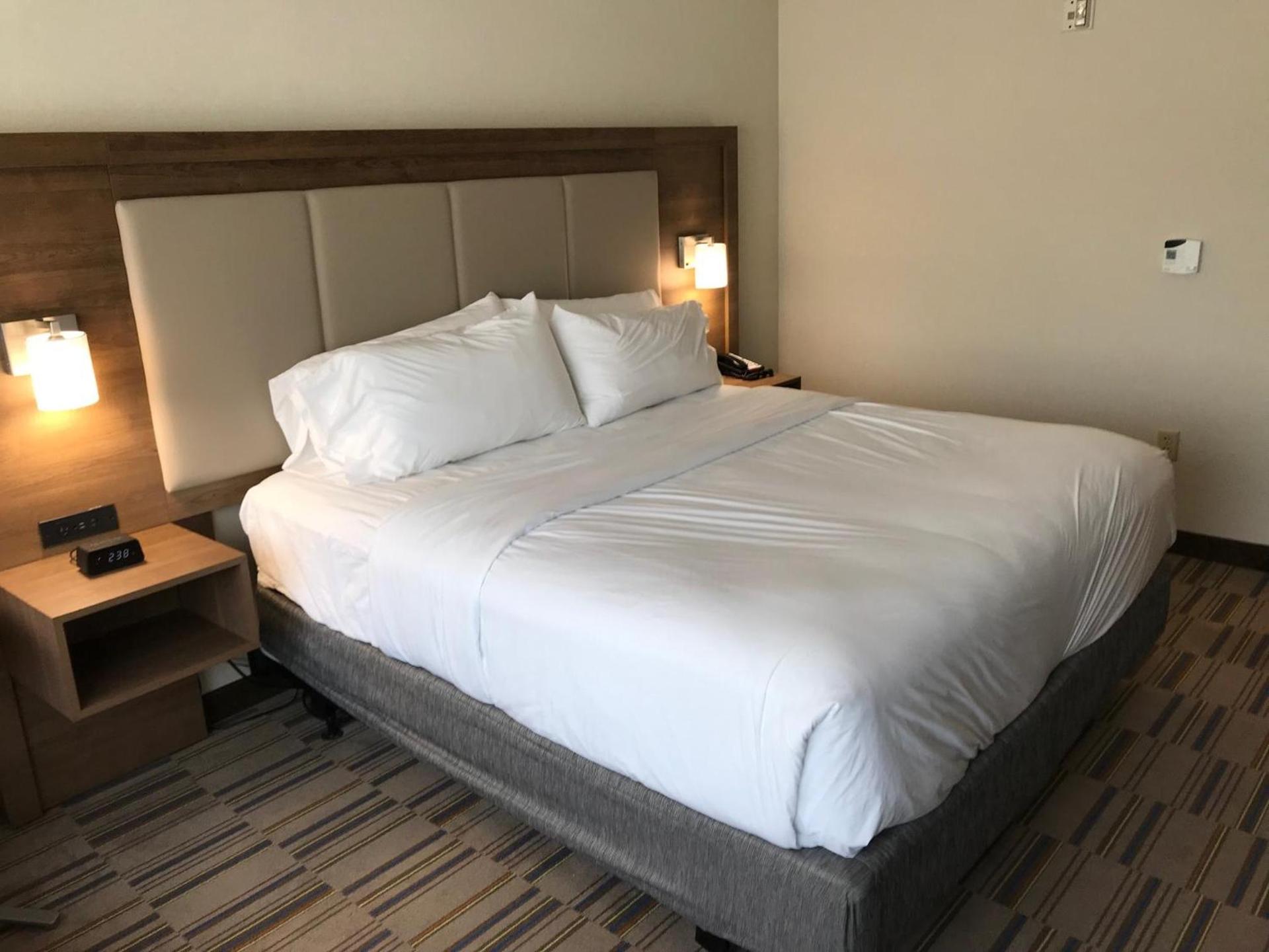 Holiday Inn Express & Suites - Pittsburgh - Monroeville by IHG photo 7