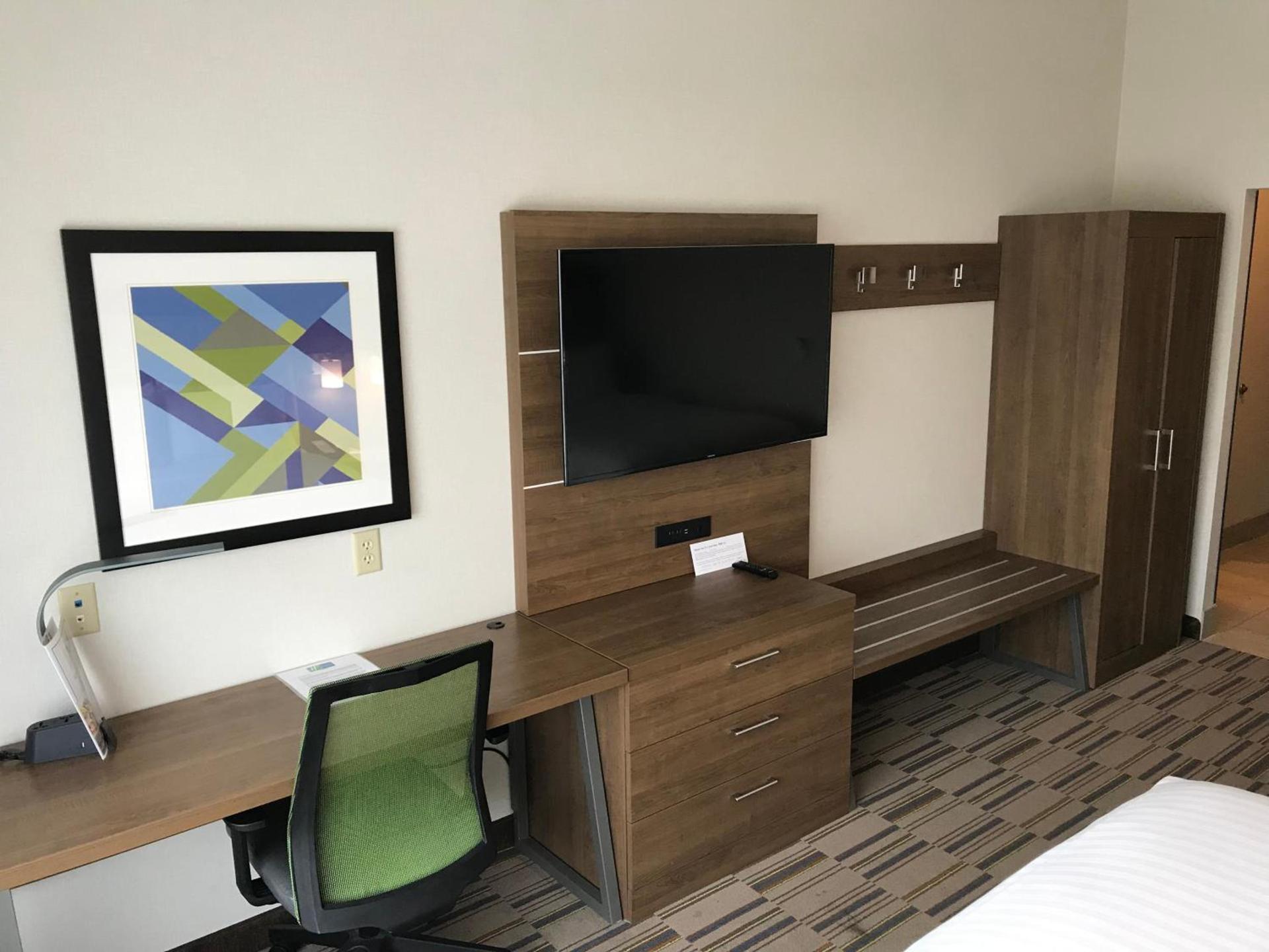 Holiday Inn Express & Suites - Pittsburgh - Monroeville by IHG photo 2