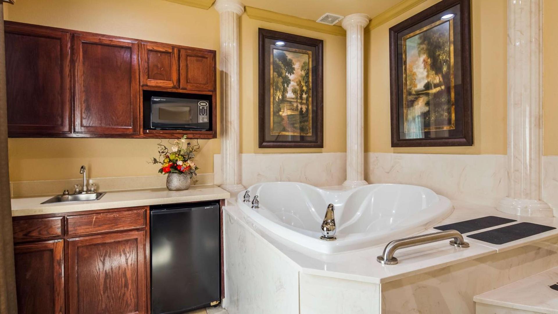 Best Western Plus Crown Colony Inn & Suites photo 17