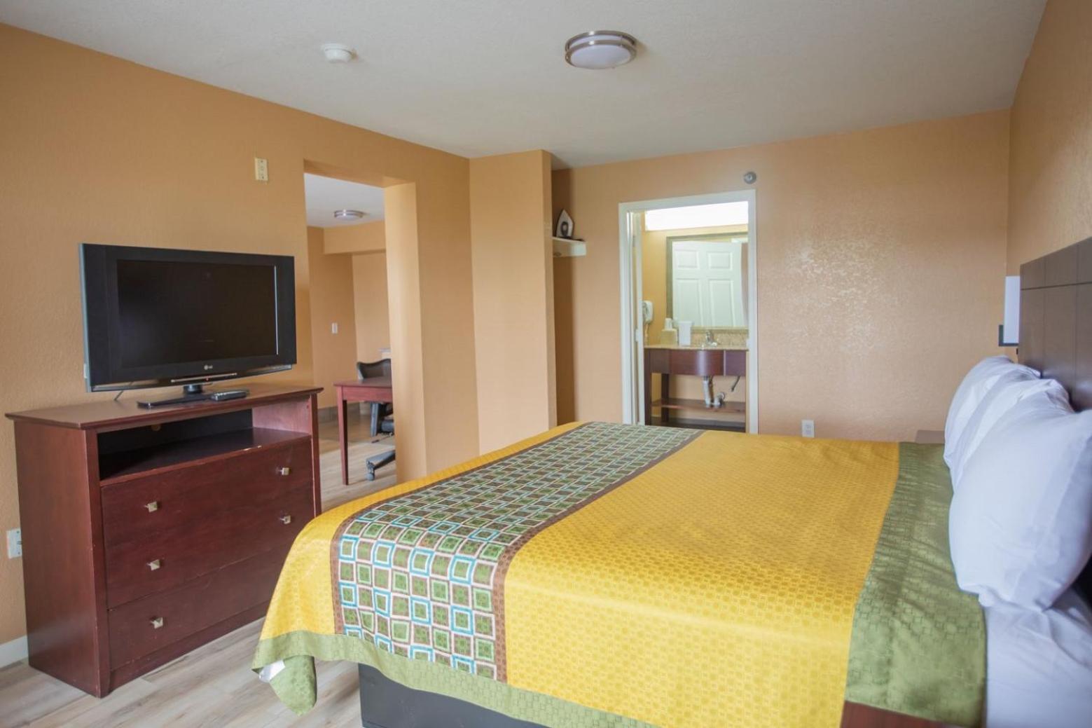 The Crossroads Hotel and Suites Irving photo 18