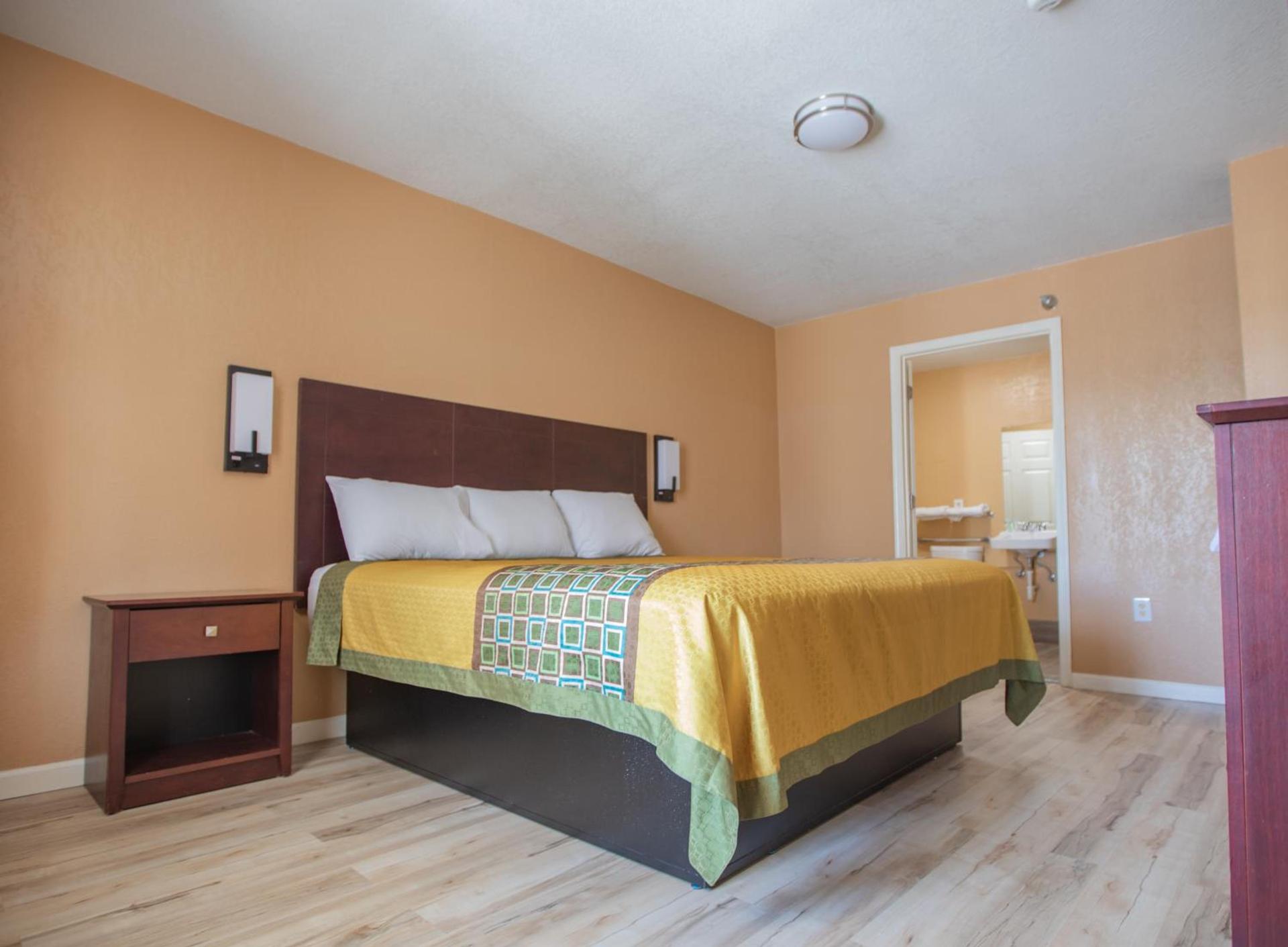 The Crossroads Hotel and Suites Irving photo 10