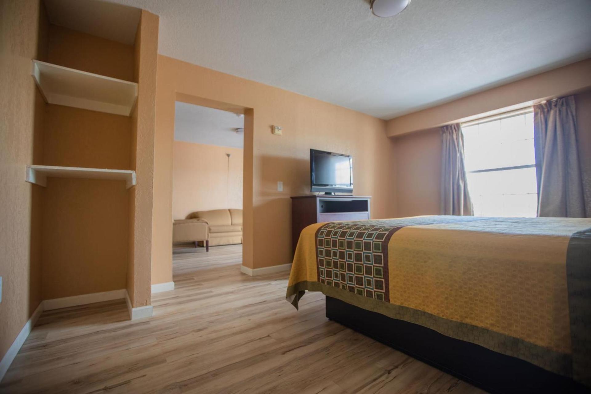 The Crossroads Hotel and Suites Irving photo 17