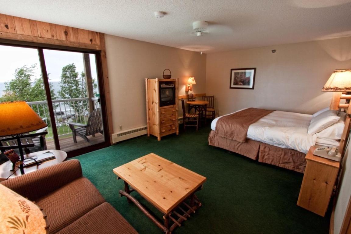Cove Point Lodge photo 18