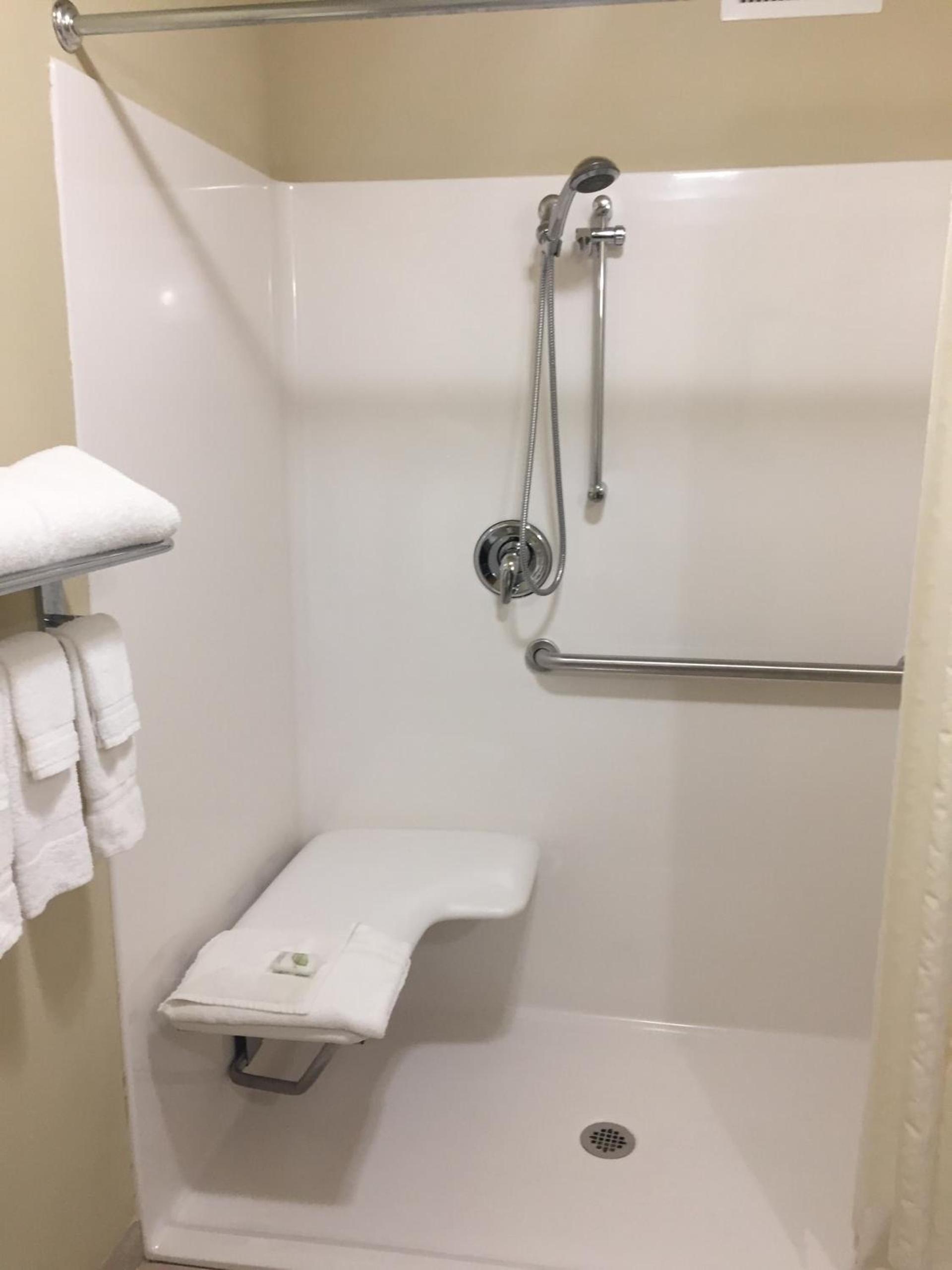 Cobblestone Inn & Suites - Bloomfield photo 6