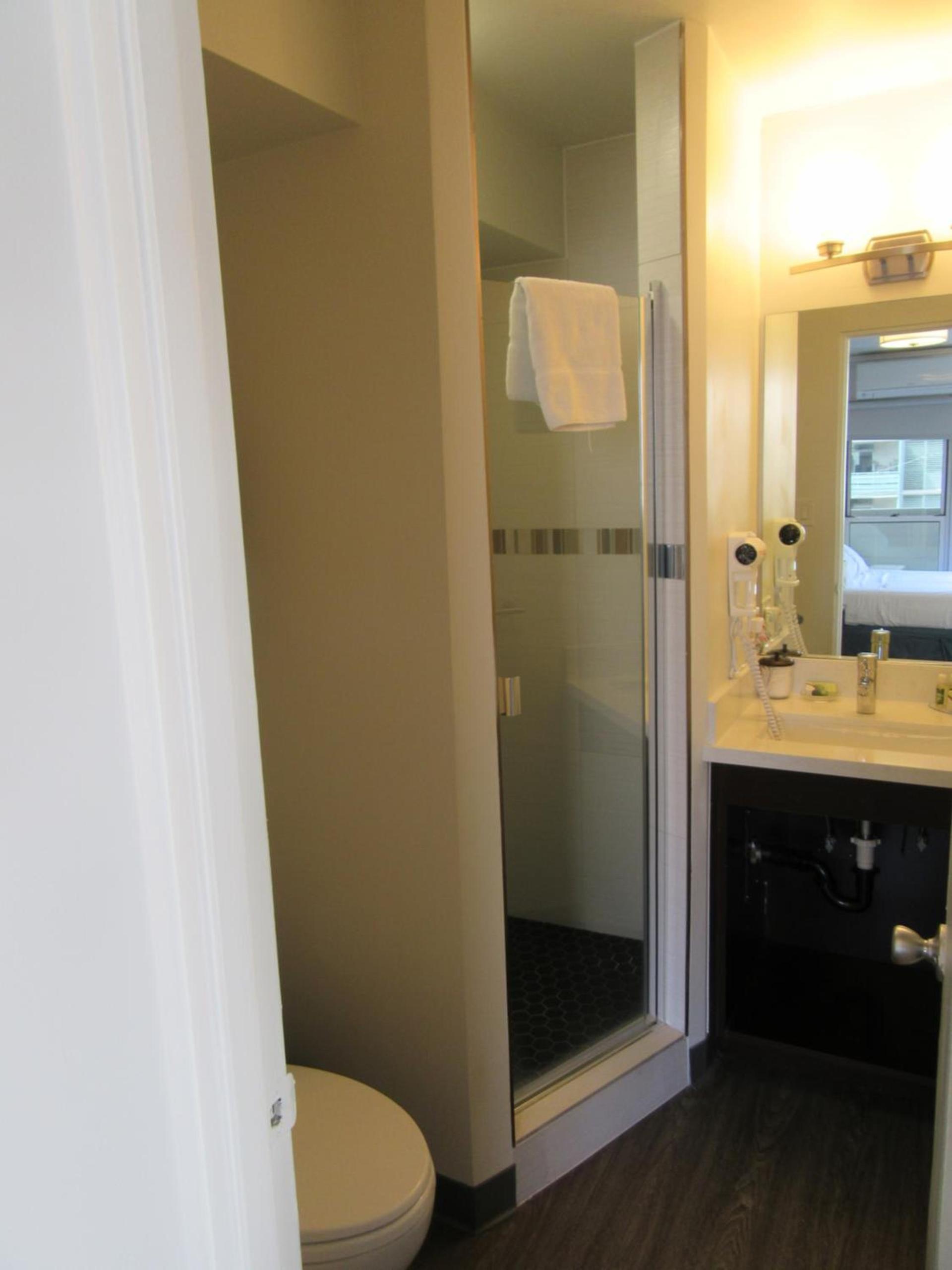 Waikiki Central Hotel - No Resort Fees photo 2