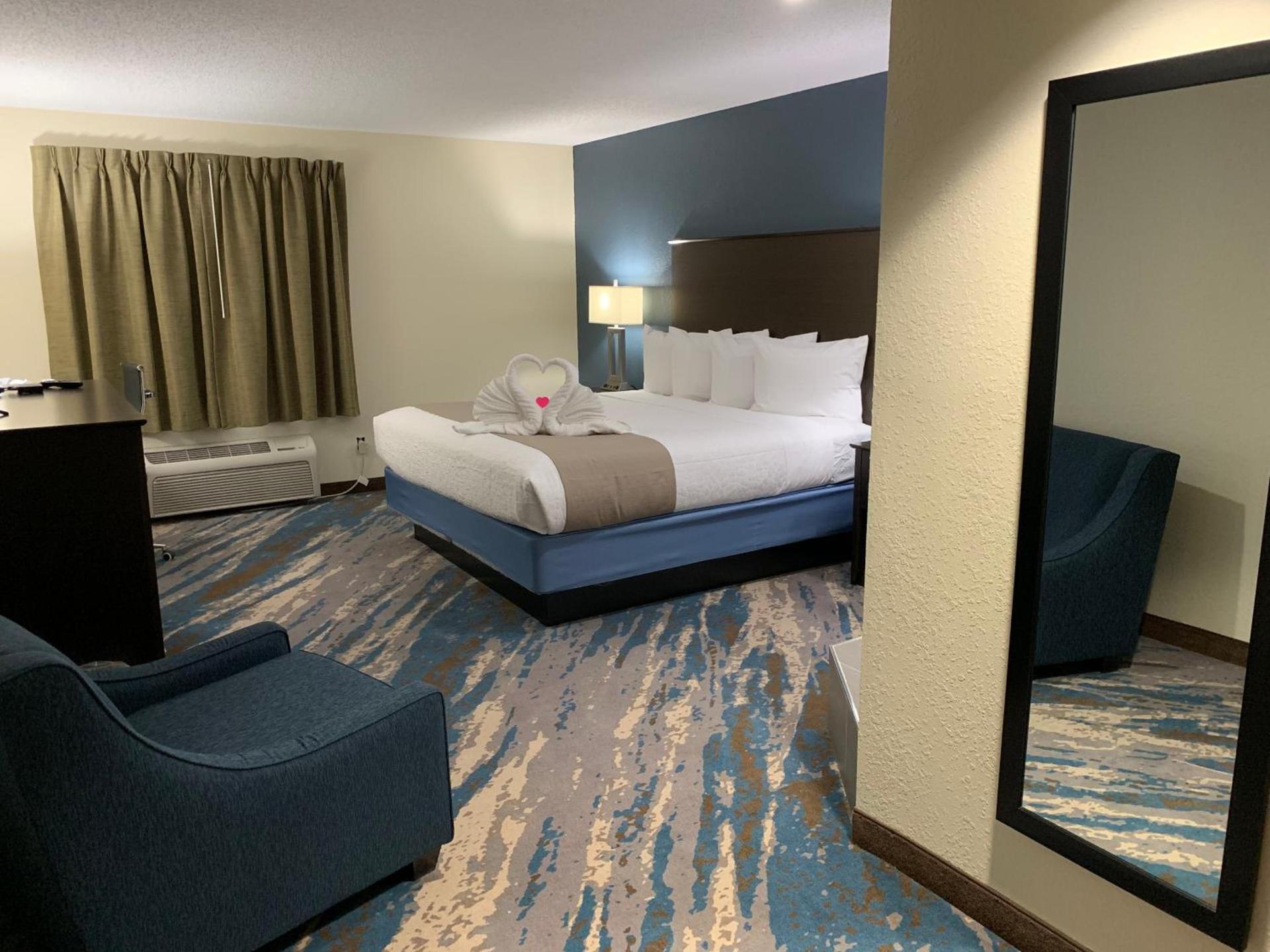 AmericInn by Wyndham Prairie du Chien photo 17