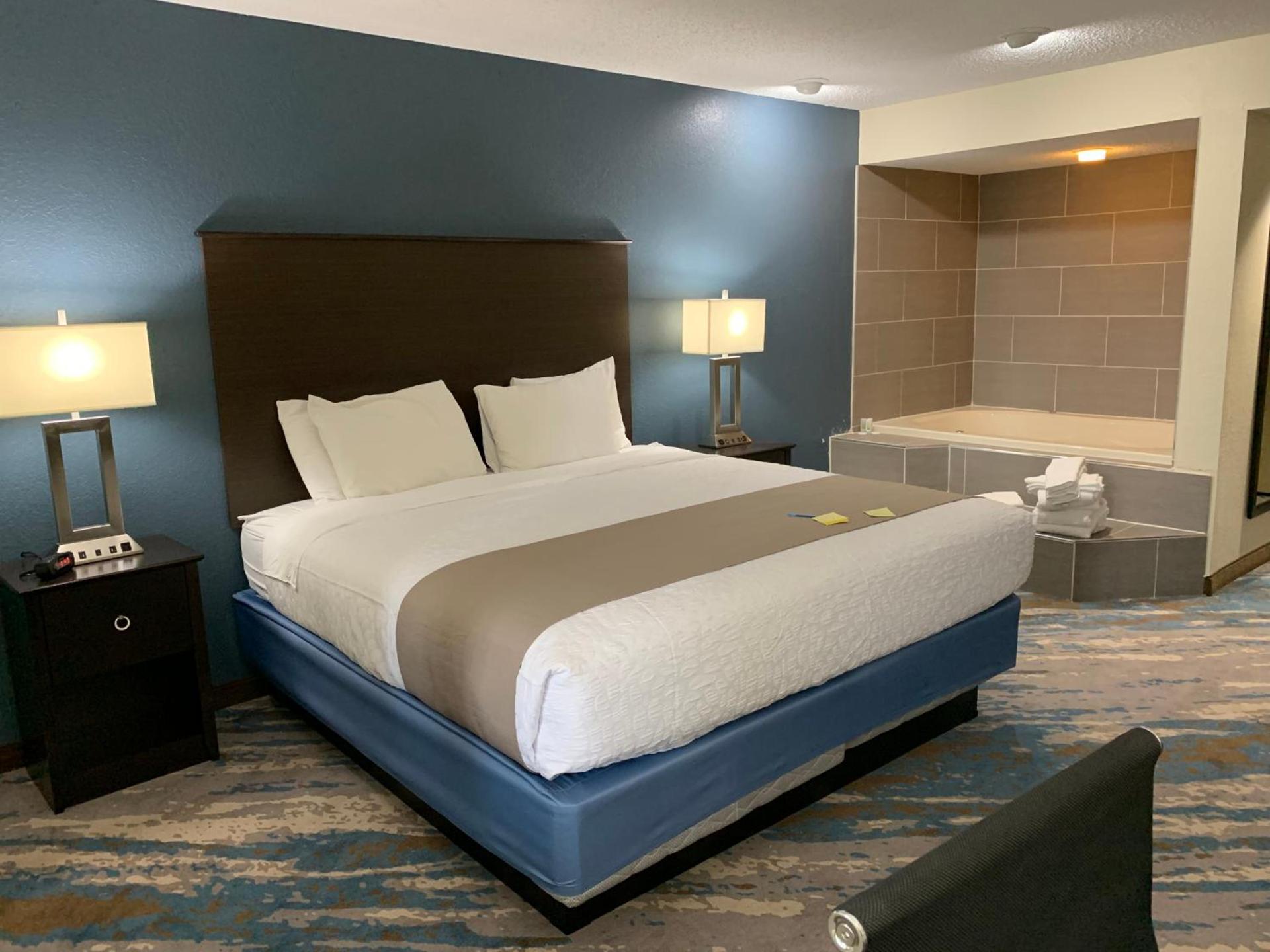 AmericInn by Wyndham Prairie du Chien photo 16